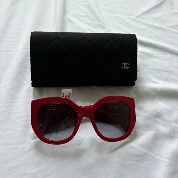CHANEL Butterfly Sunglasses - Picture 2 of 4